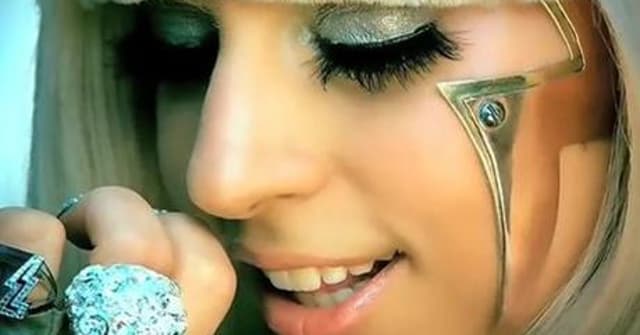 Apresentador do Fantástico garante: Lady Gaga vem ao Brasil em 2012 para mega show; veja vídeo da entrevista