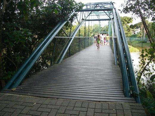 Ponte que liga a Ilha Grande ao centro de Guararema
