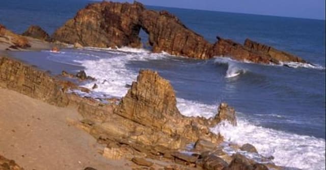 Considerada entre as dez praias mais lindas do mundo