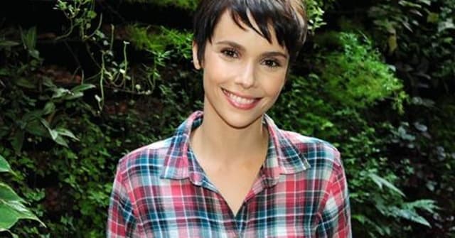 Débora Falabella curtiu a Festa Junina da novela Avenida Brasil, da Rede Globo, com o namorado Daniel Alvin
