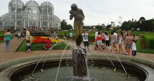 Conheça os maravilhosos parques de Curitiba, os museus e um pouco da história do Paraná