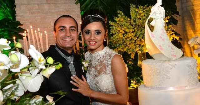 As melhores festas de casamento da região; fotos mostrando detalhes dos vestidos das noivas; acompanhe nas fotos
