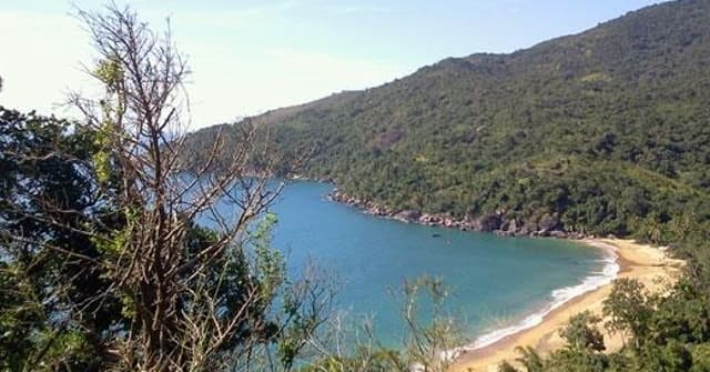 Veja fotos de Ilhabela e programe sua viagem para uma ilha perfeita para quem busca lindas praias, cachoeiras, trilhas, escunas, mergulho e muitas atrações