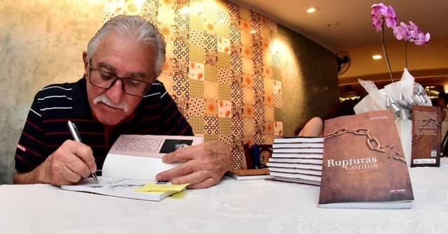 Aqui reunimos notícias do mundo da literatura nacional e internacional. São críticas de livros com dicas para você se informar antes de adquirir uma nova leitura