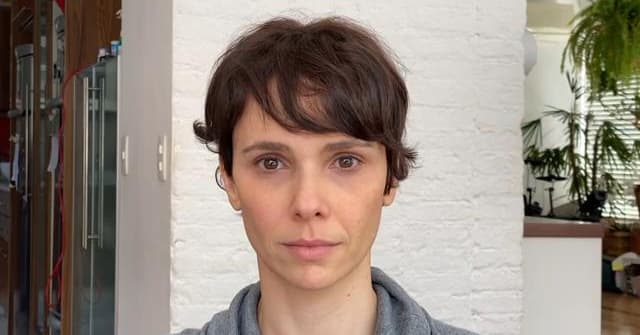 Débora Falabella em Se Eu Estivesse Aí