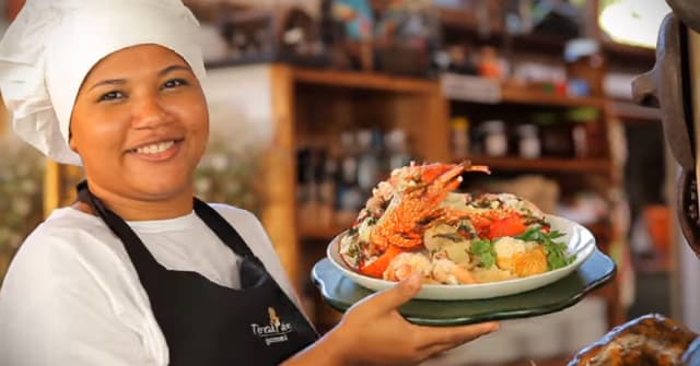 Assista ao vídeo abaixo que mostra o Turismo da Bahia; a cultura, o axé, a gastronomia, as belezas naturais. Viva a Bahia!