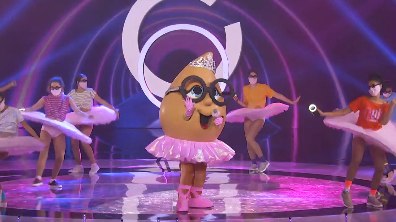 Entenda as regras e o formato do reality show The Masked Singer Brasil, na Rede Globo. Apresentadora Ivete Sangalo, quatro jurados e participantes fantasiados misteriosos. Vencedor foi David Junior. Final foi em 24 de abril de 2022