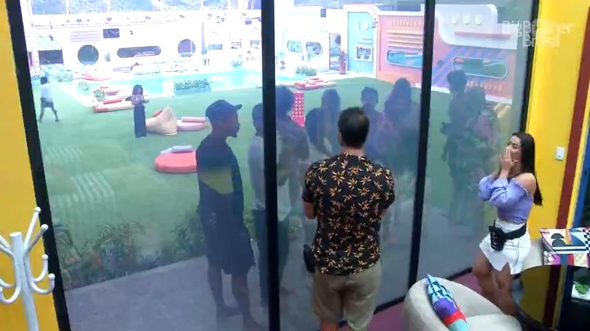 Larissa Tomásia e Gustavo Marsengo deram quais notícias para os participantes? OsPaparazzi relembra todas as Casas de Vidro do BBB