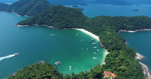 Falamos sobre mansões e casas paradisíacas de brasileiros que amam as ilhas de Angra dos Reis no Rio de Janeiro