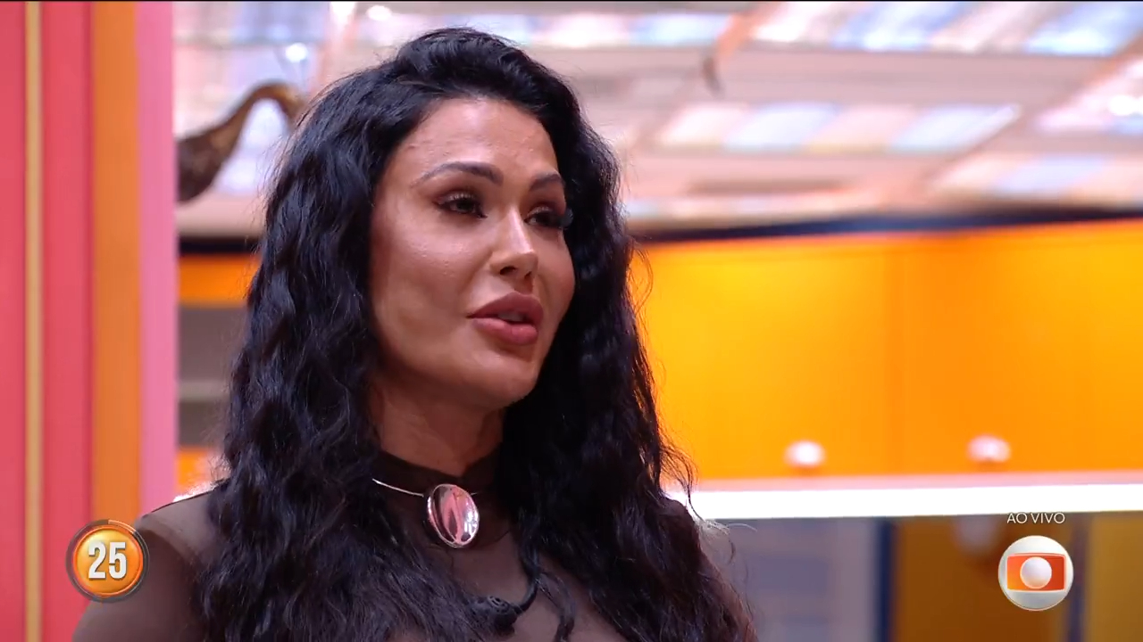 O paredão foi triplo. Mas a briga ficou mesmo entre Gracyanne Barbosa e Eva; Daniele Hypolito aparece entre favoritos