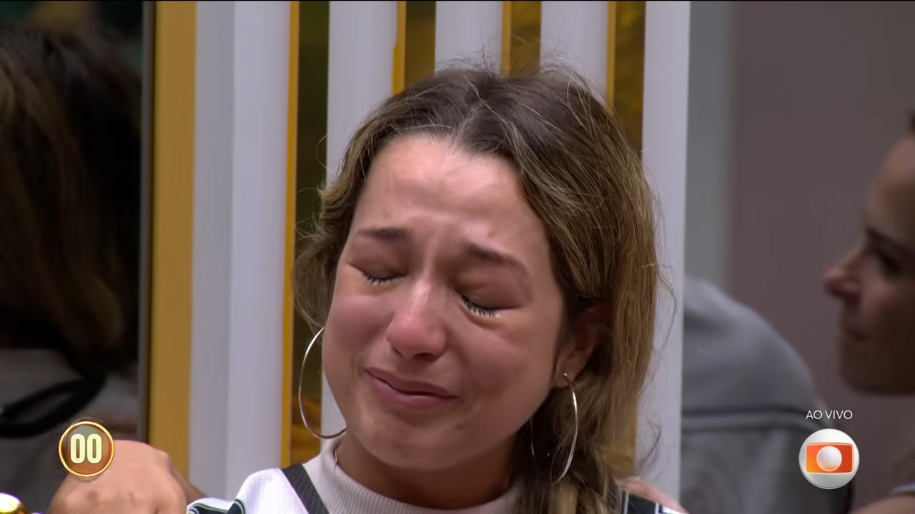 Parciais indicam rejeição da participante em disputa apertada; resultado oficial será definido pelo público