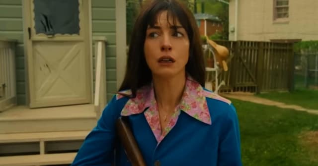 Estrelado por Anne Hathaway e Ewan McGregor, longa mistura dinossauros, suspense e drama familiar em uma história ambientada nos anos 1980